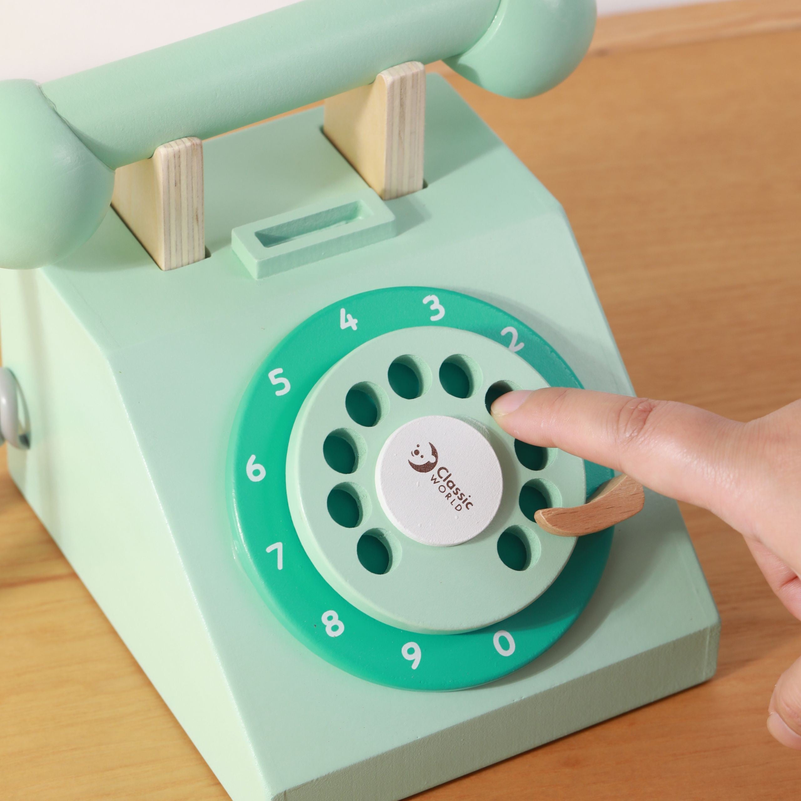 Classic World Klassisk trätelefon för barn 4 st.