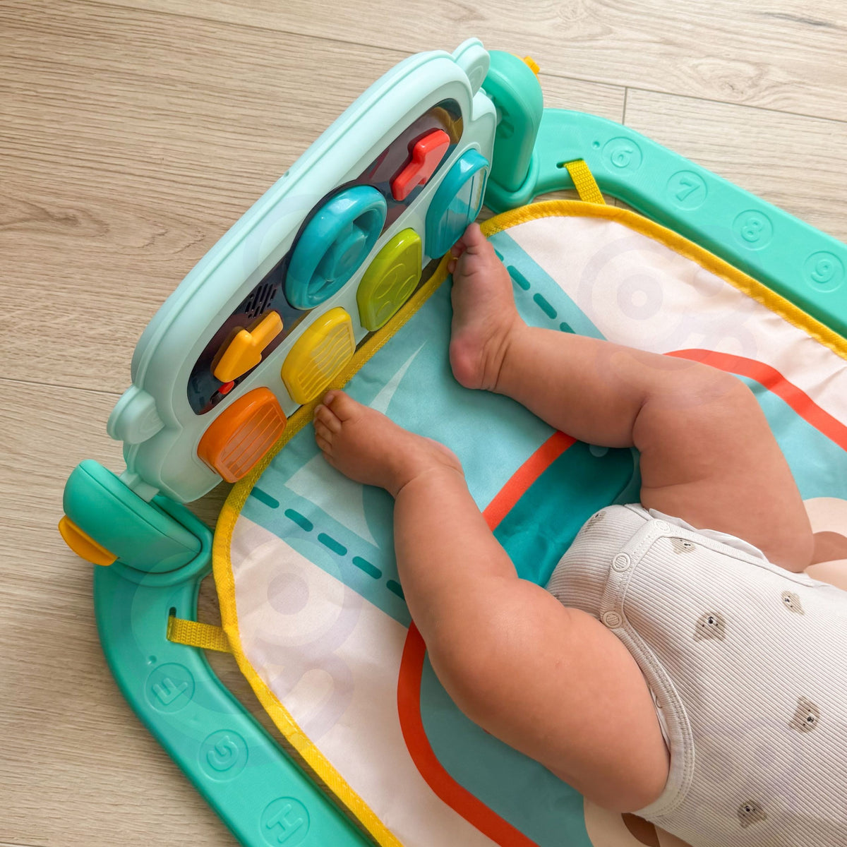 Woopie Baby Interactive Play Mat Le Pianó 10 bPíosa Fuaimeanna