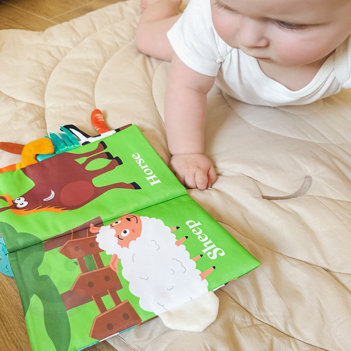 Woopie Baby Animal Tails stoffen boek