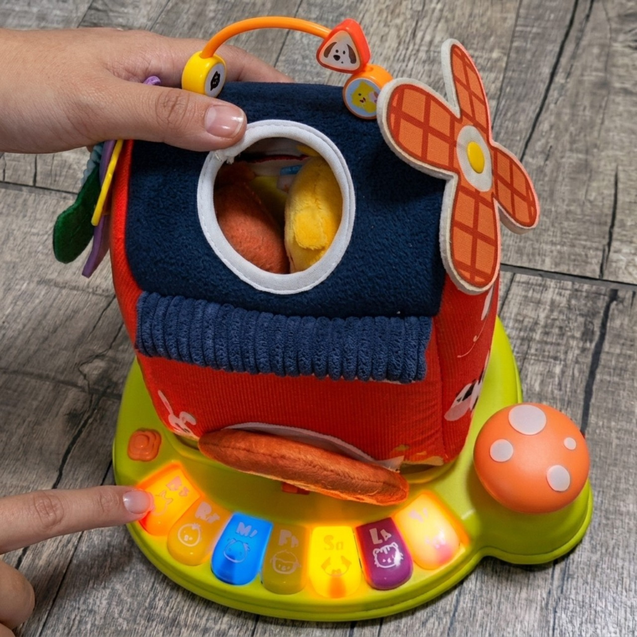 Woopie Baby Interactive Farm House Sorter Piano + 7 Plush Toys Educational