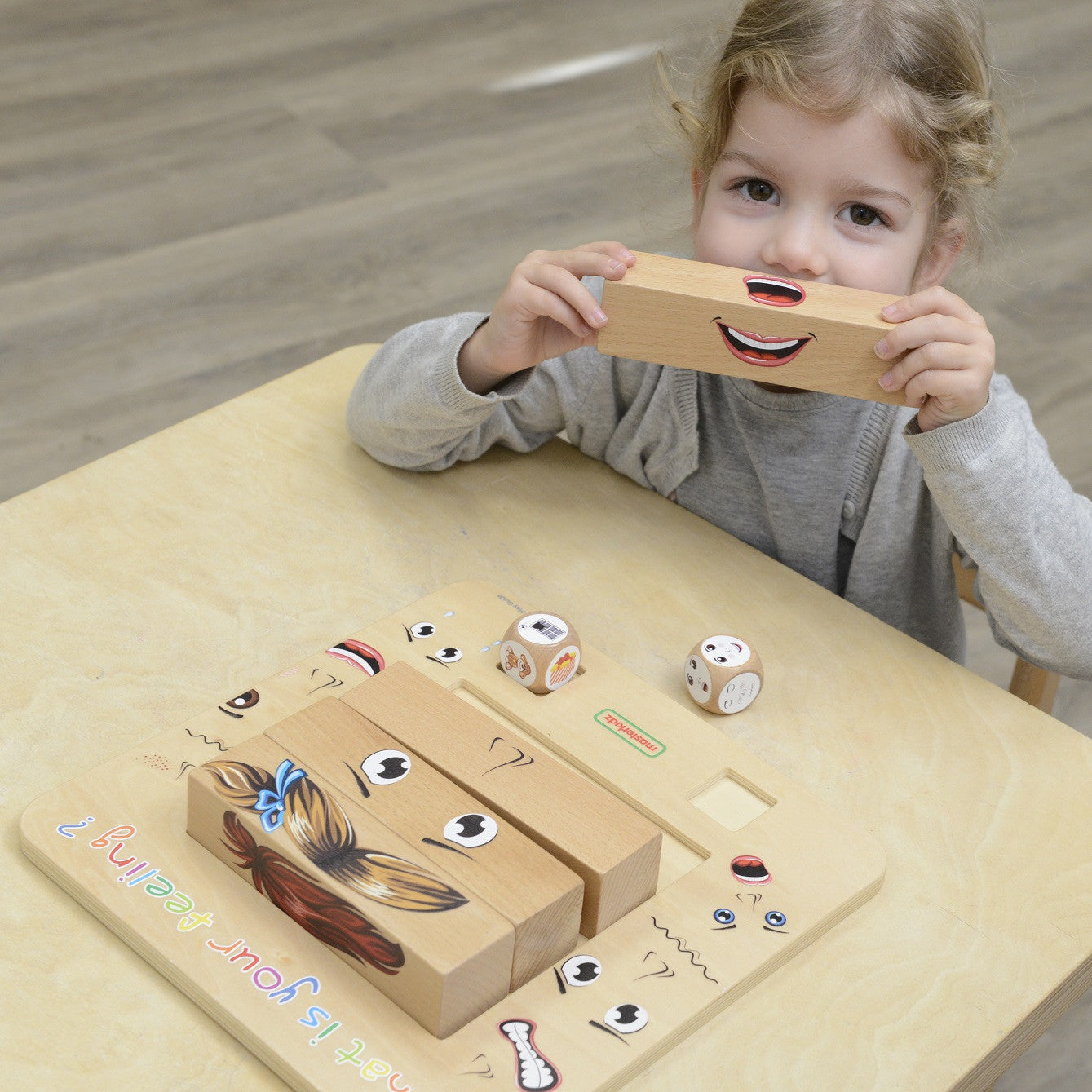Drewniana gra Montessori Masterkidz Nauka emocji