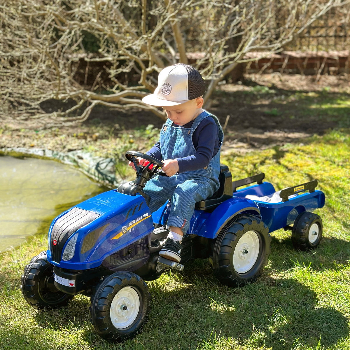 Tractor De Pedales Falk New Holland Con Remolque Y Capó Abatible 2-5 Años