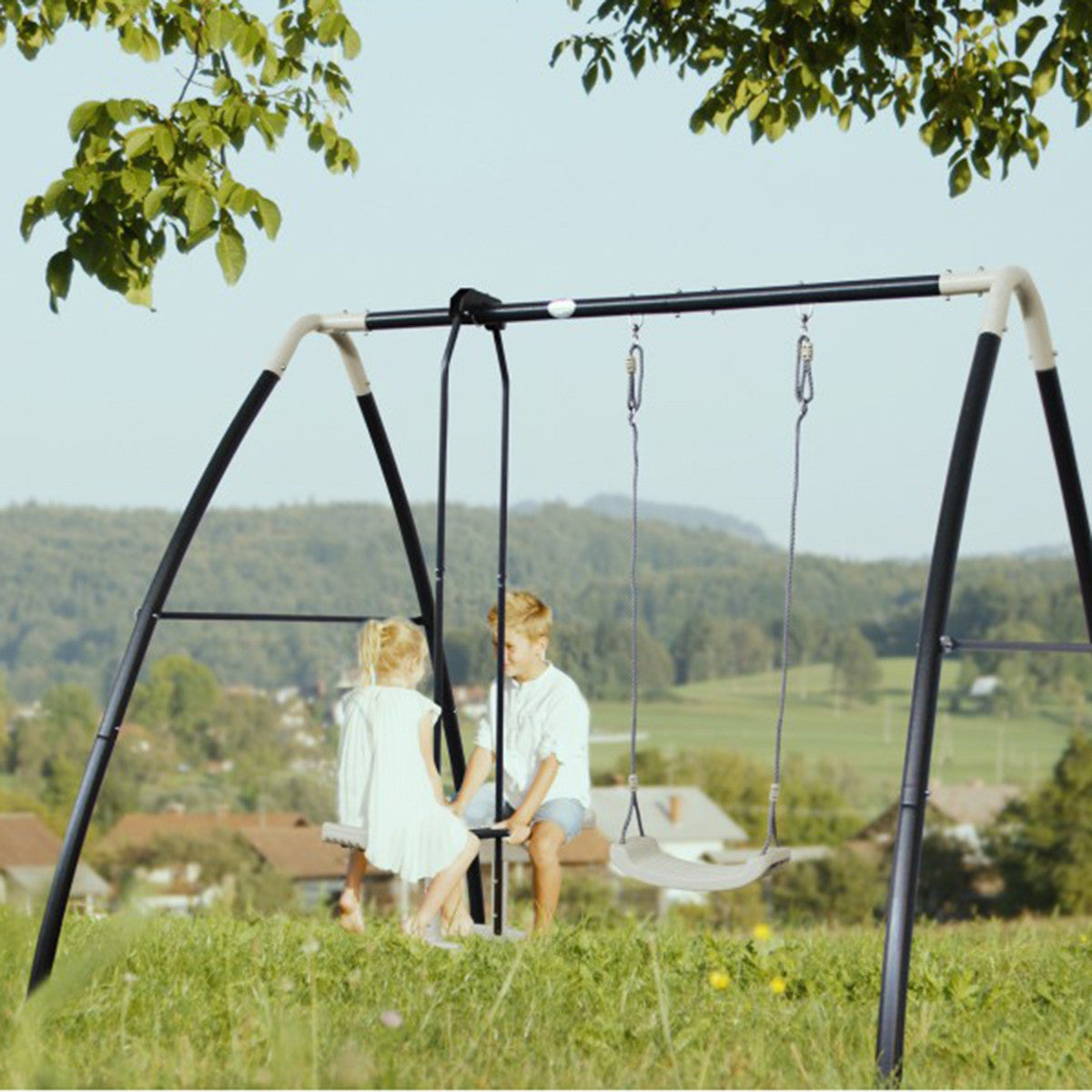 Altalena da giardino Axi con struttura in metallo per bambini