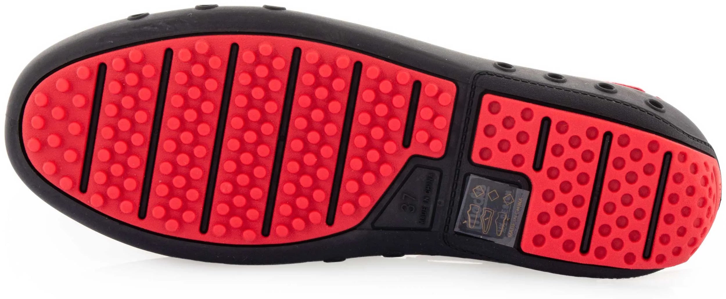 Letnie buty unisex drwią z czerni