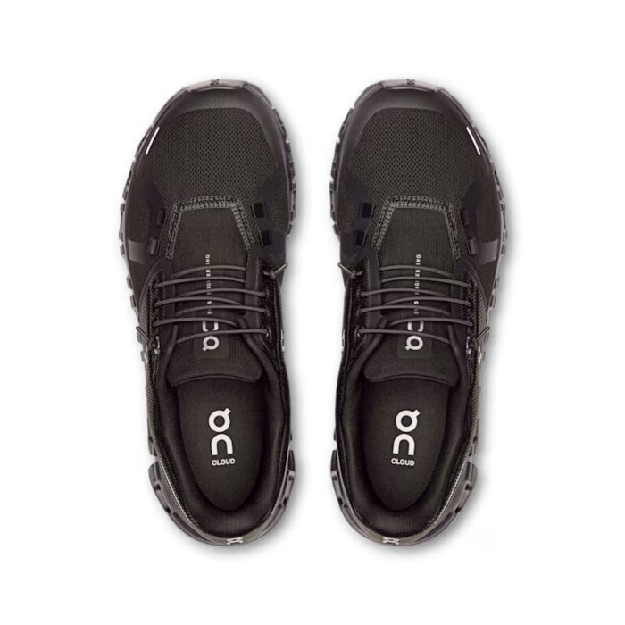 Op hardloopsneakers voor dames
