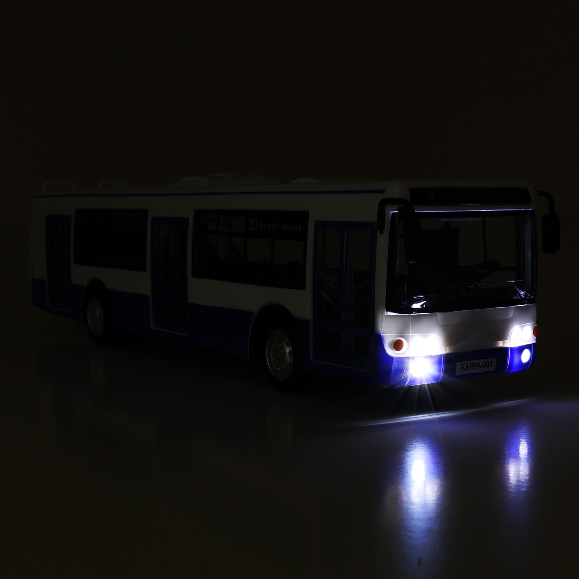 El Autobús Checo Informando Para 28 Cm