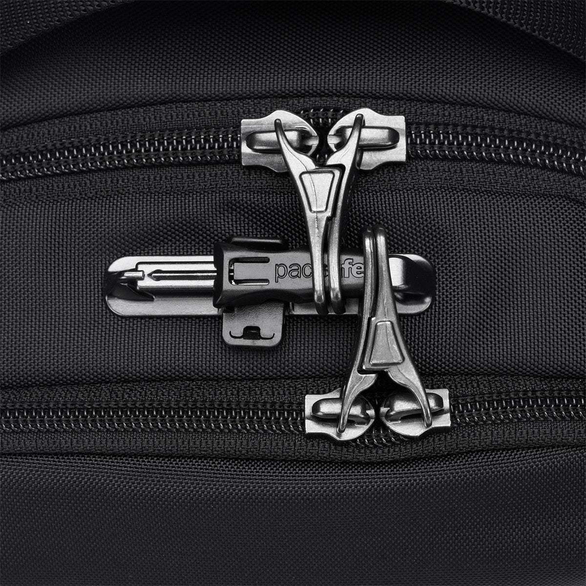 Crossbody Pacsafe V Tour w kolorze Jet Black