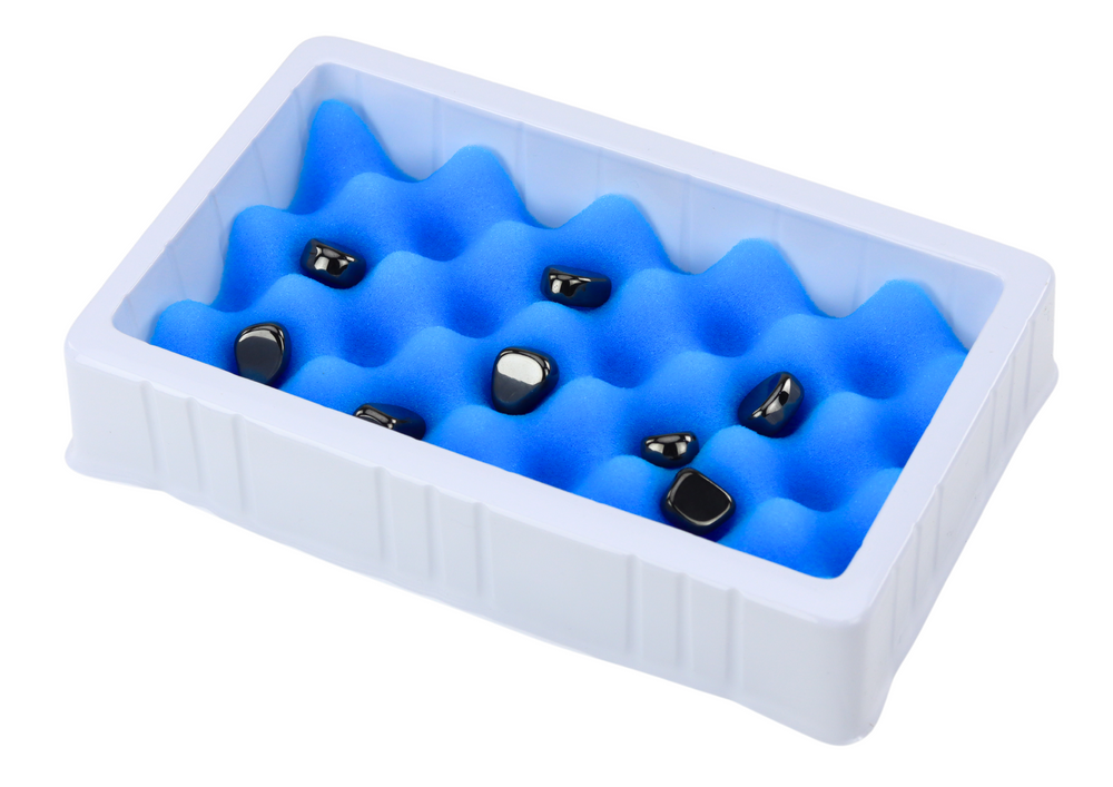 Strategisches Brettspiel mit Magnetsteinen und Schach