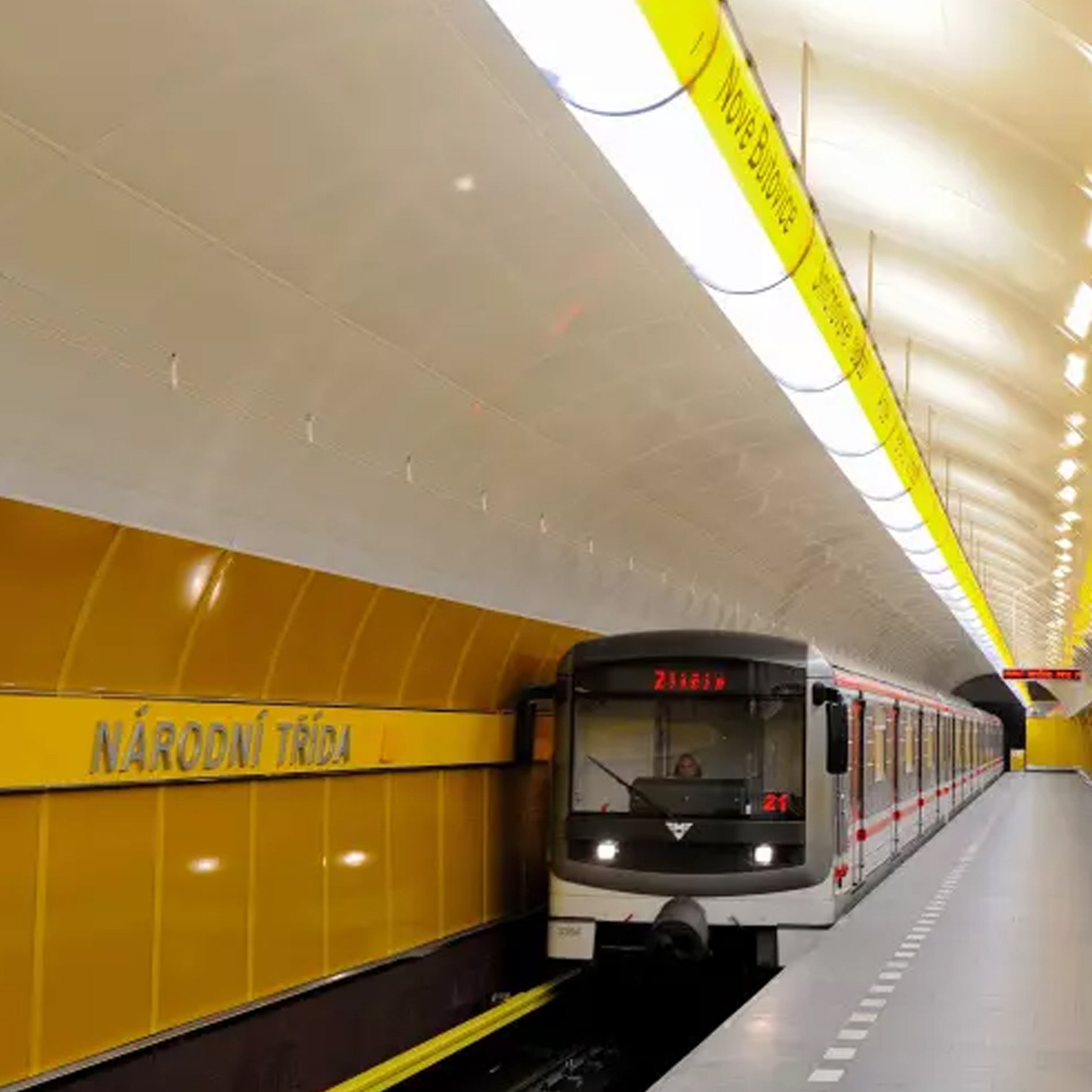 Kovové pražské metro 16 Cm