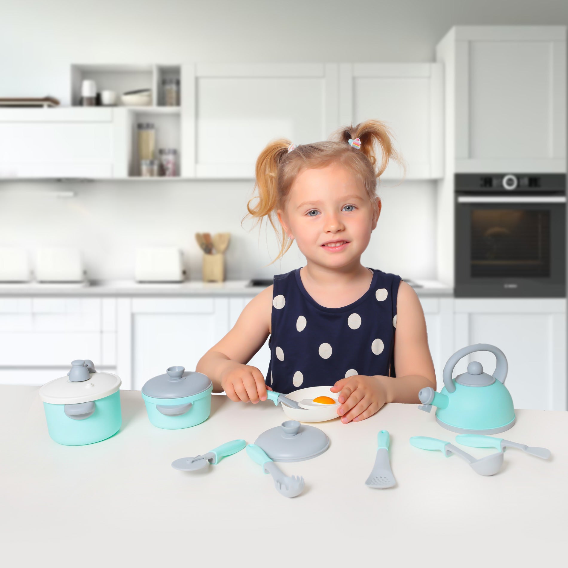Set Da Cucina Con Piatti