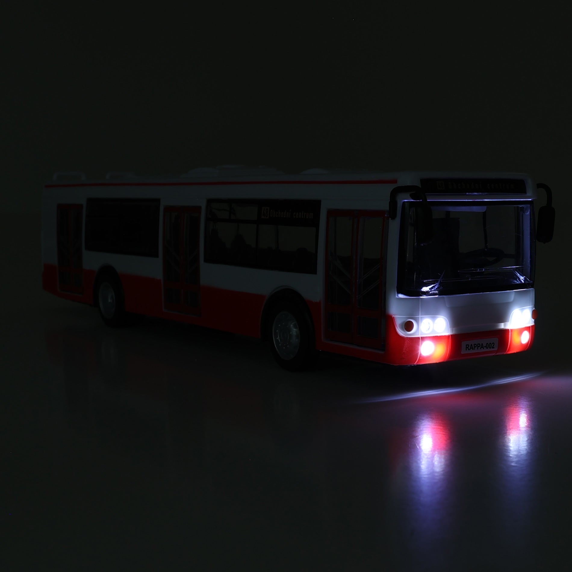De bus Tsjechische rapportage stopt 28 cm