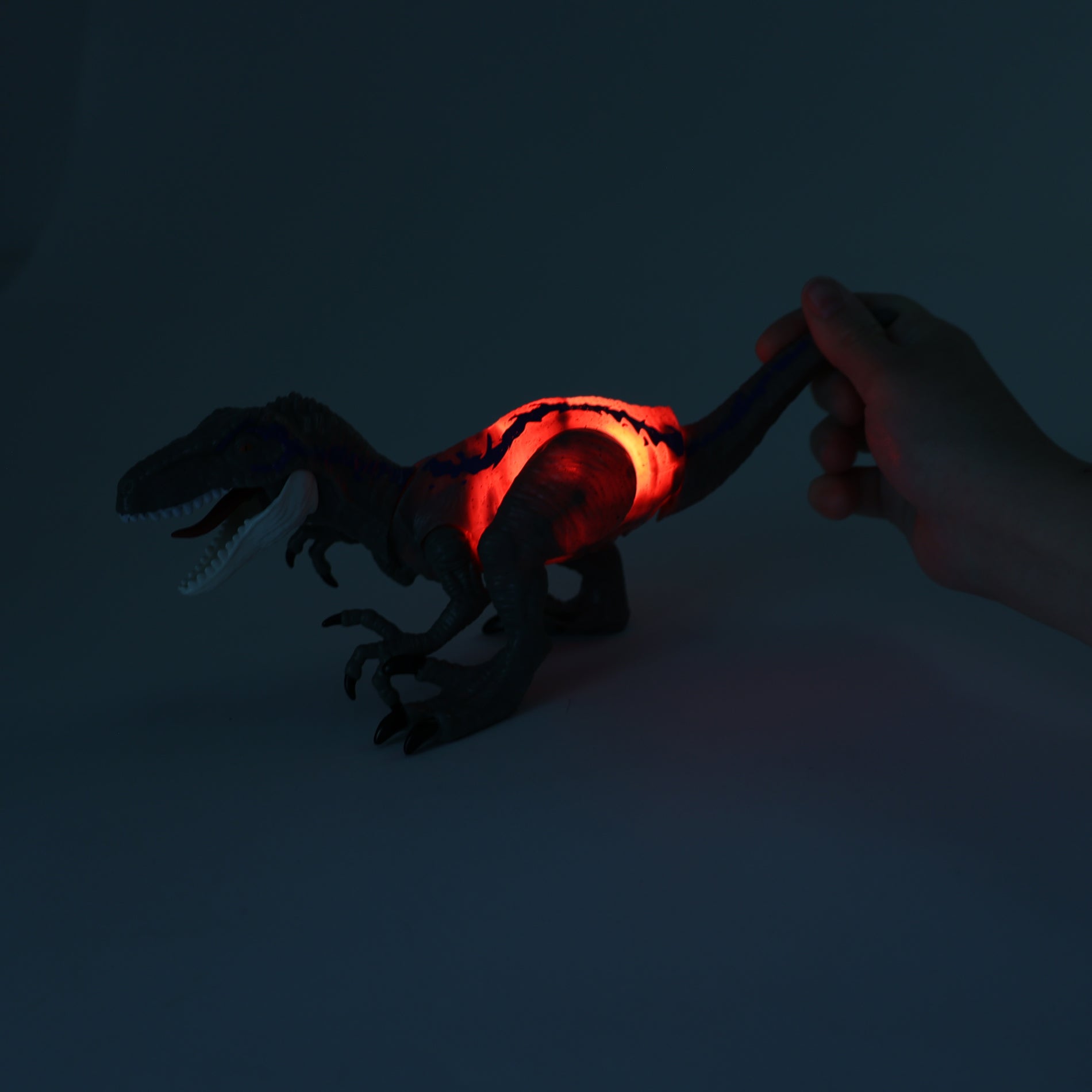 Dinossauro Velociraptor com luz e som