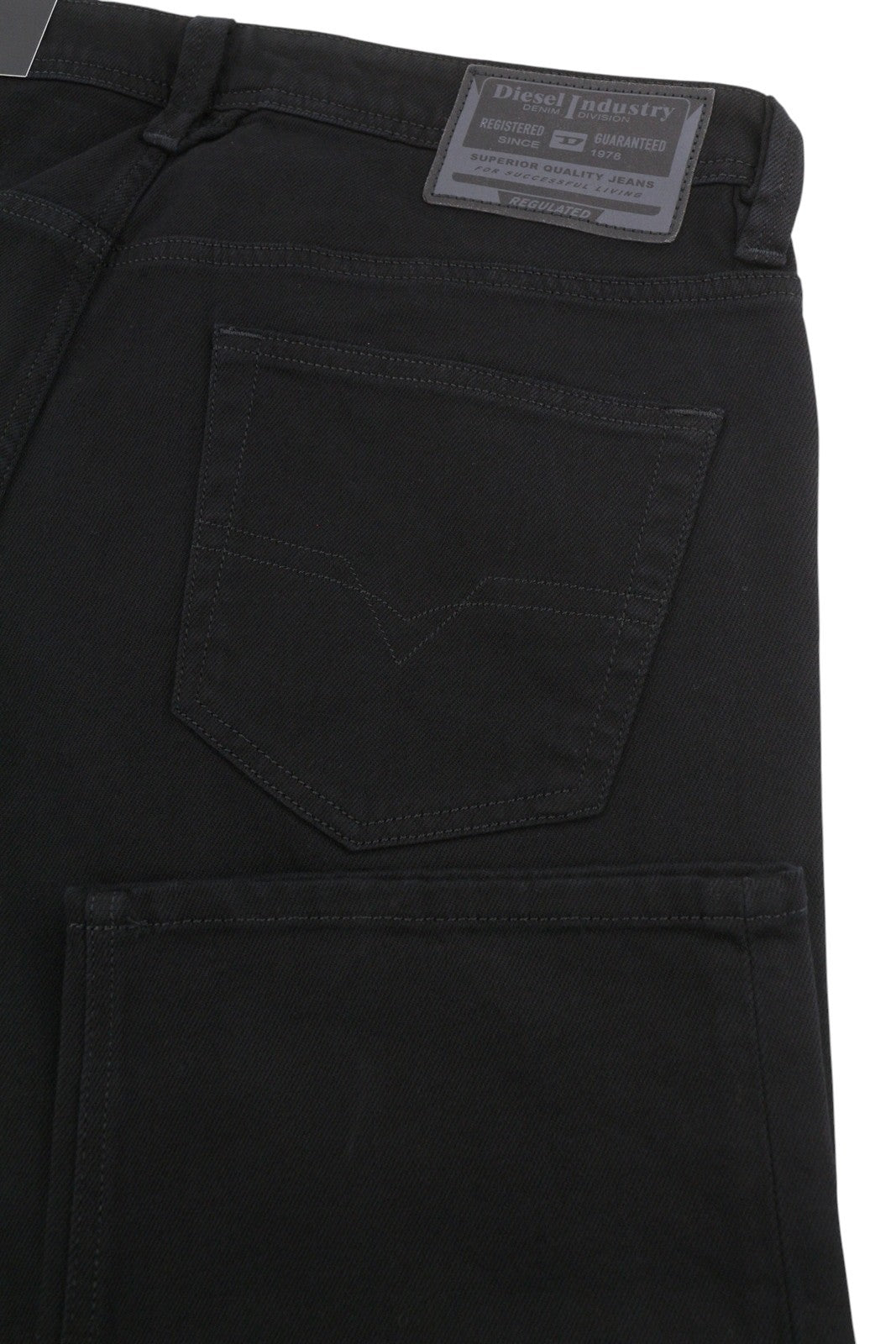 Diesel 1985 Larkee R07r3 Men Jeansregular Fit Straight Leg Mid Waist
