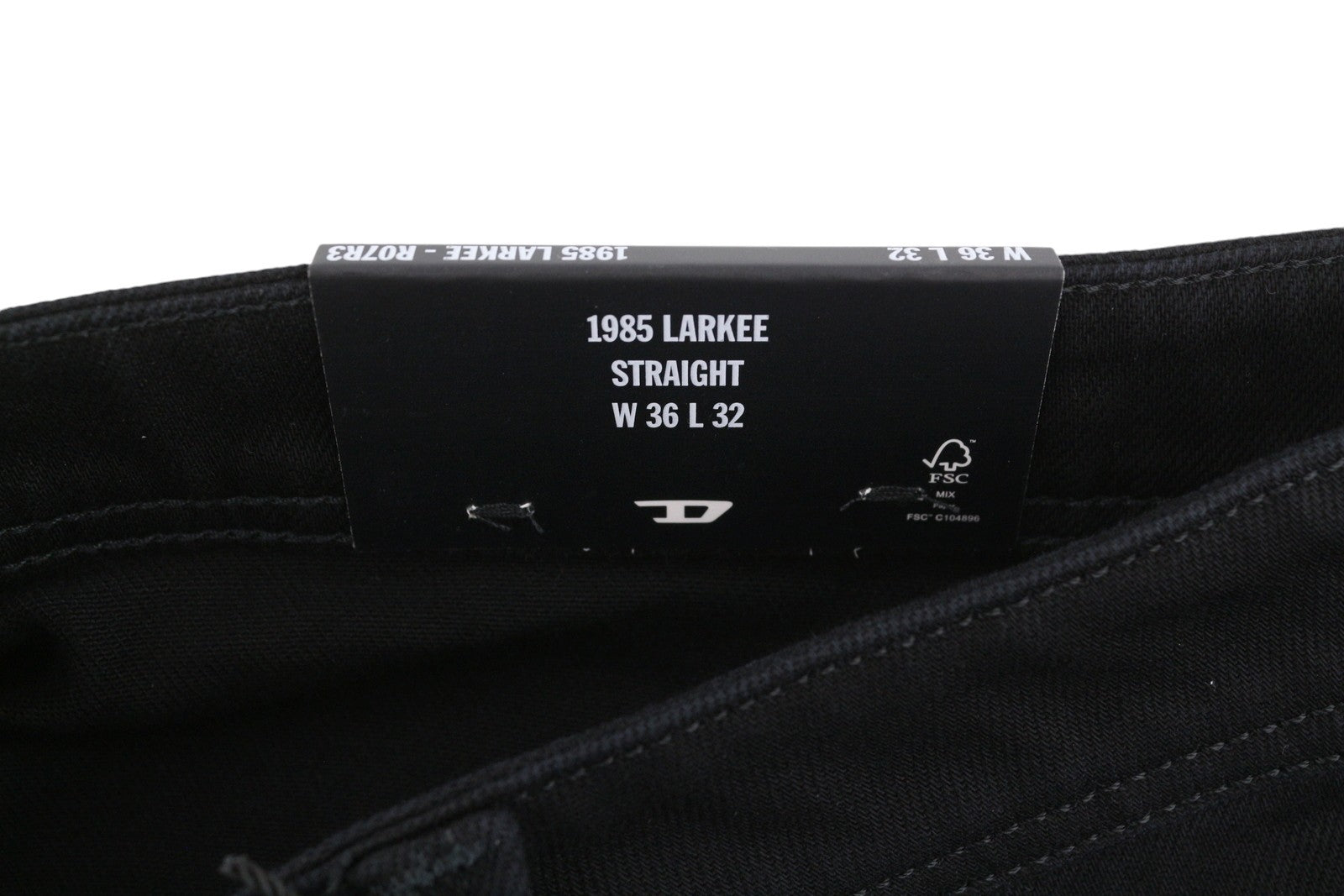 Diesel 1985 Larkee R07r3 Men Jeansregular Fit Straight Leg Mid Waist