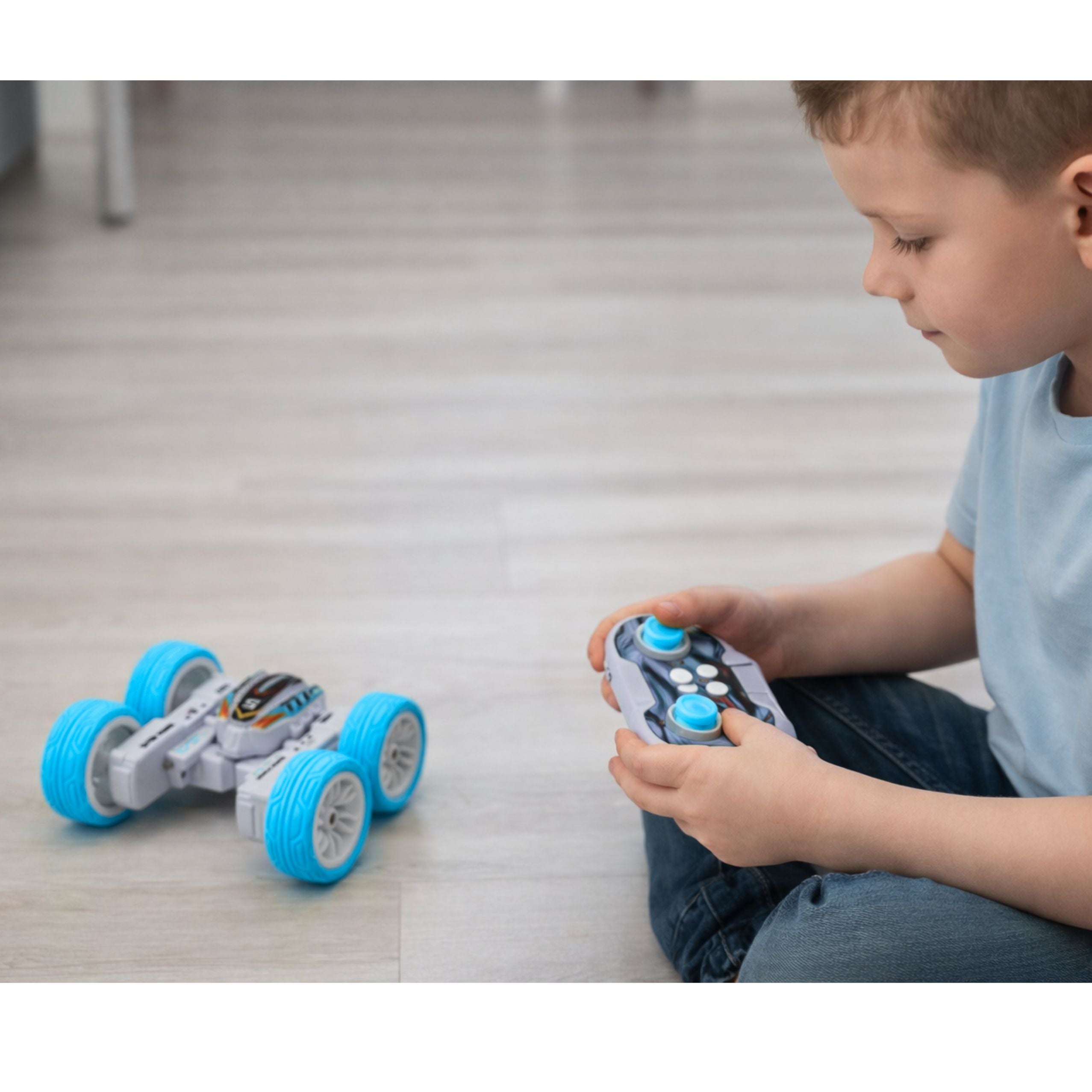 Remote Controlled Acrobatic Off-road Car 360° Blue 1:32