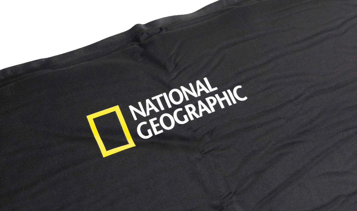 Самонадуваема постелка за спане National Geographic Черна постелка за спане