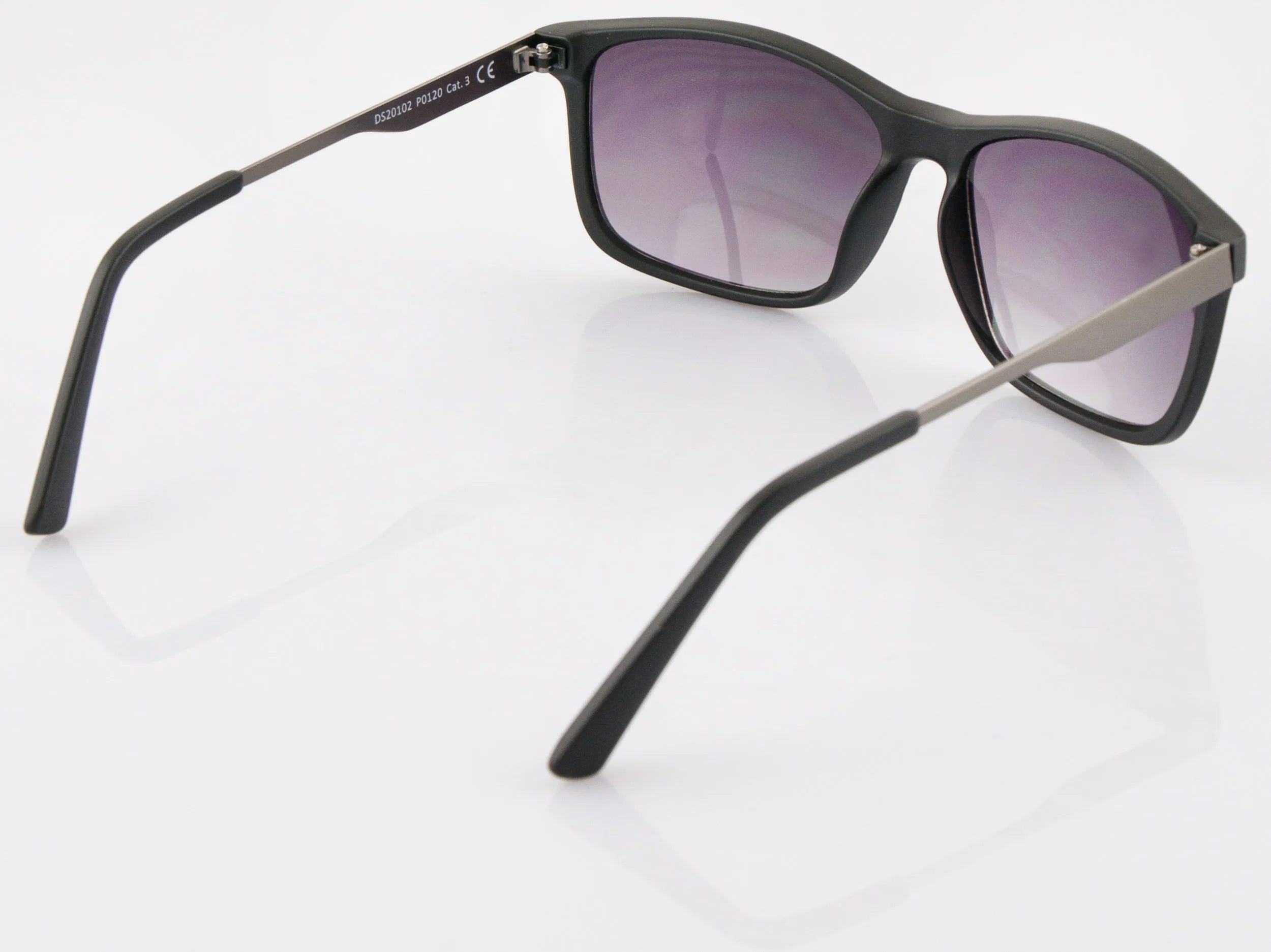 Spéaclaí gréine Basley dubh