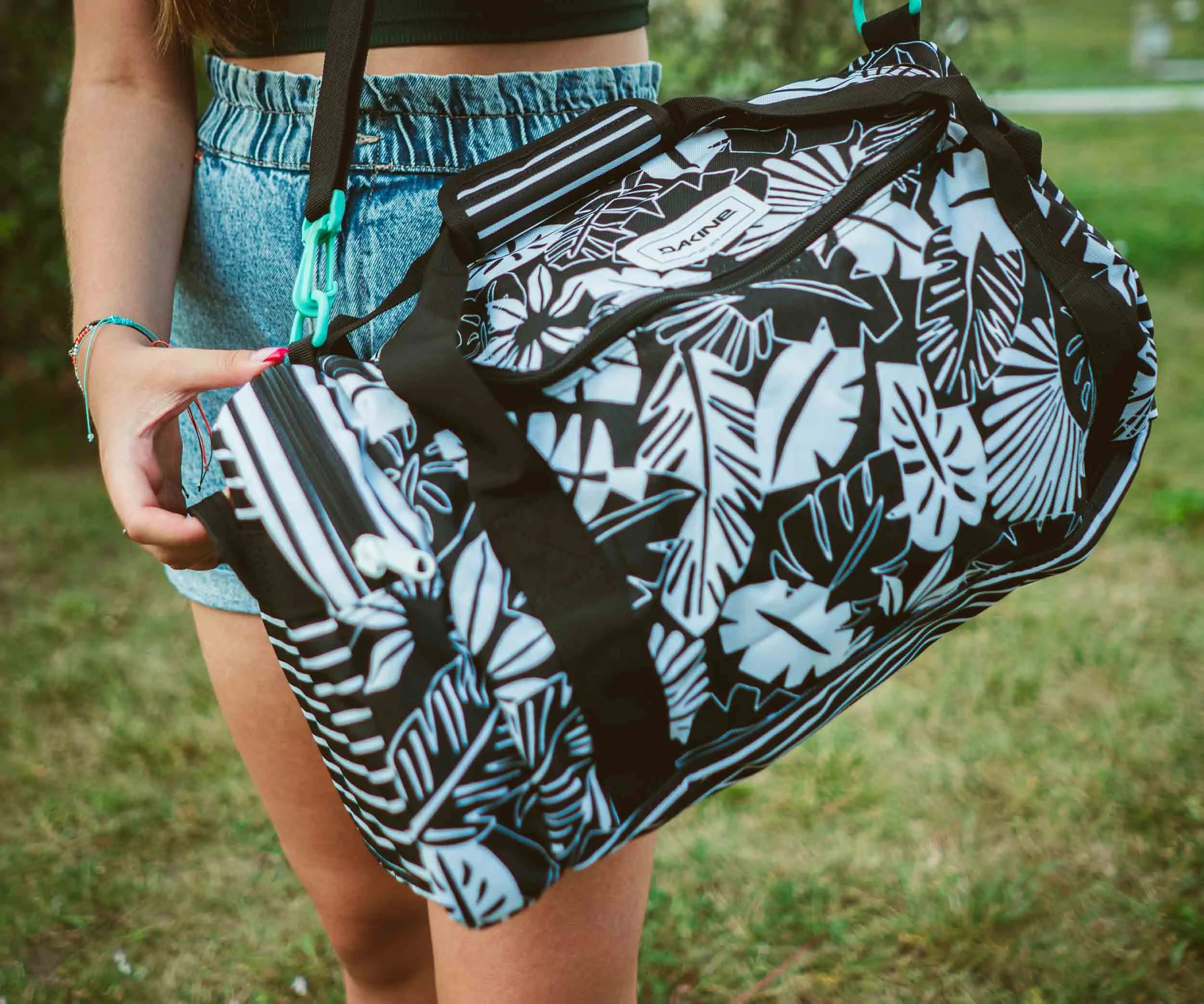 Mála taistil spóirt Dakine dúch 31l dubh/bán