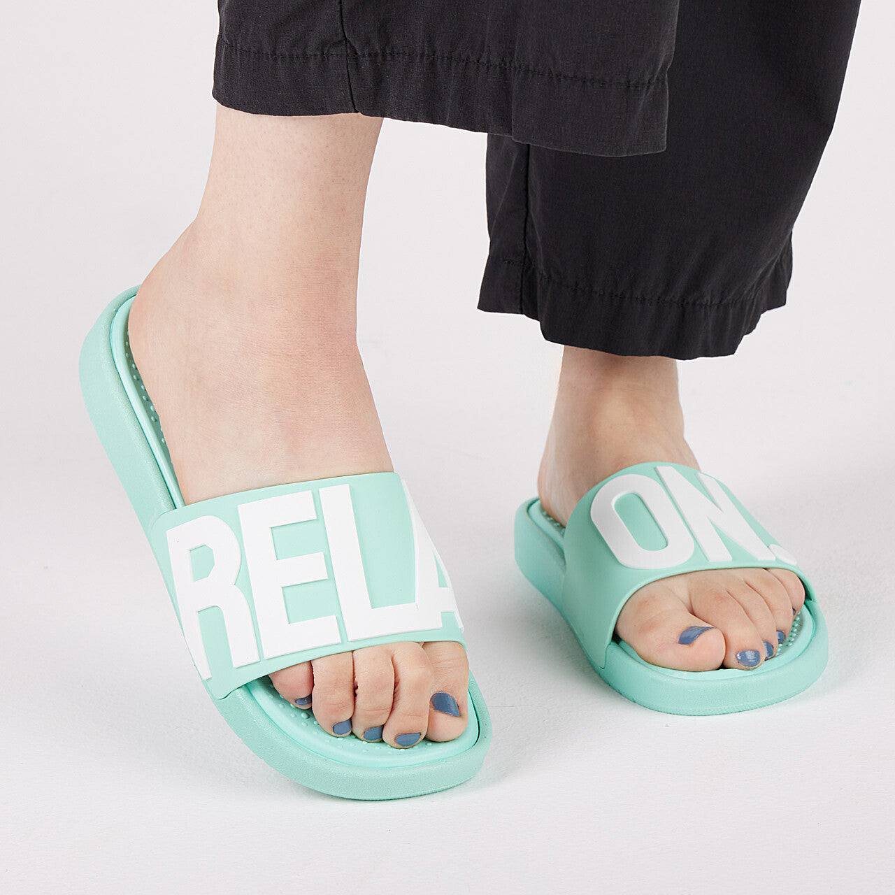 Dame Slides Coqui