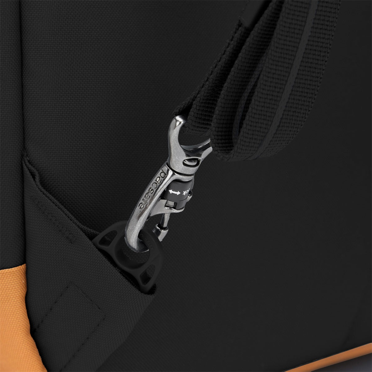 Mochila Pacsafe Go 25l negro azabache