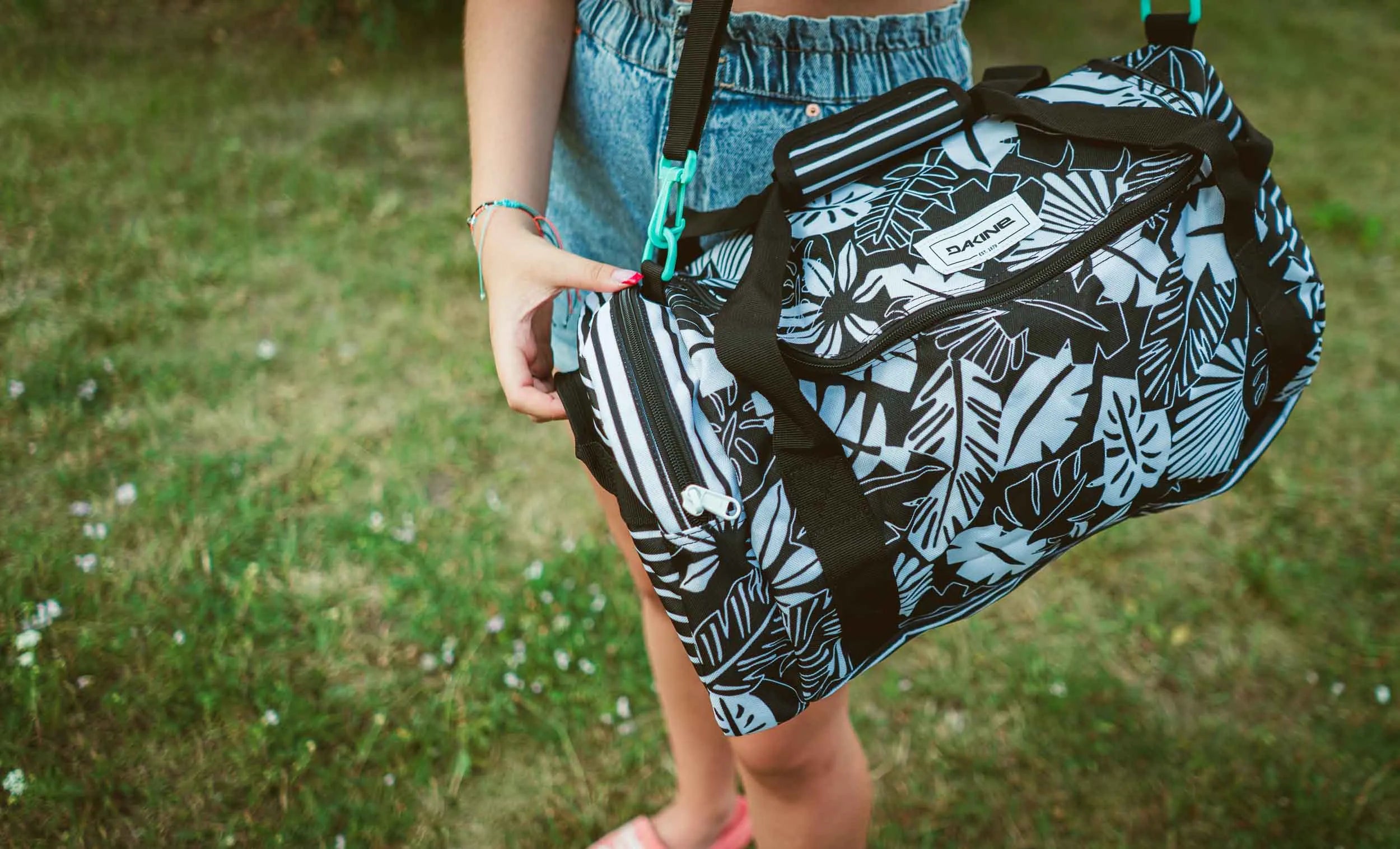 Mála taistil spóirt Dakine dúch 31l dubh/bán