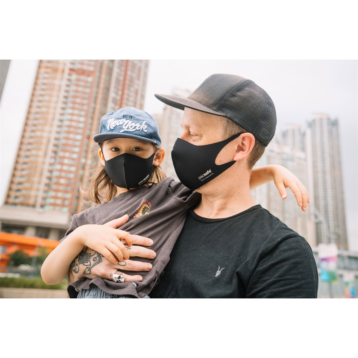 Pacsafe Viraloff Face Mask M Black