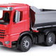 Il camion ribaltabile Mercedes