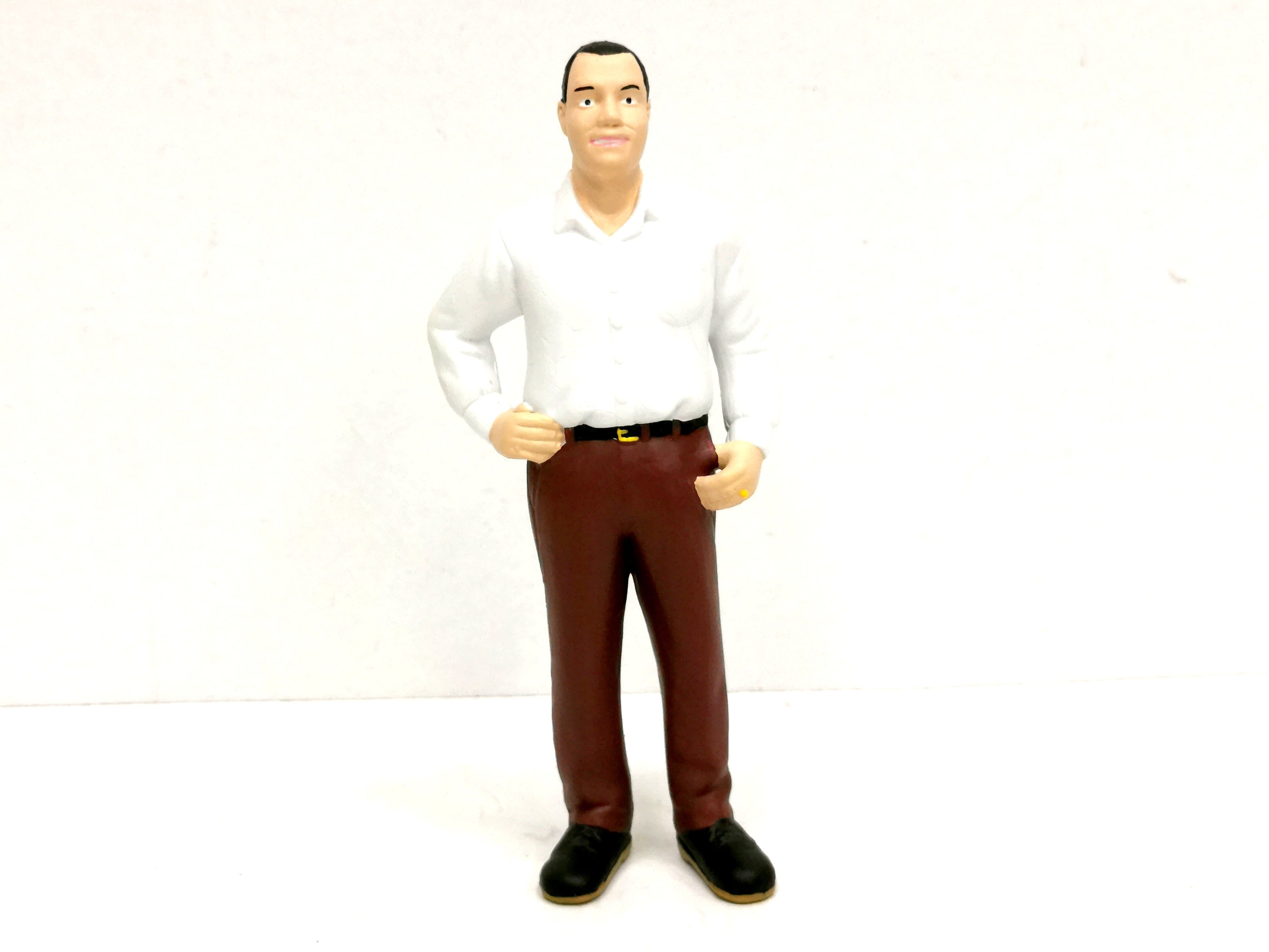 Férfi figura ingben 13,8 cm