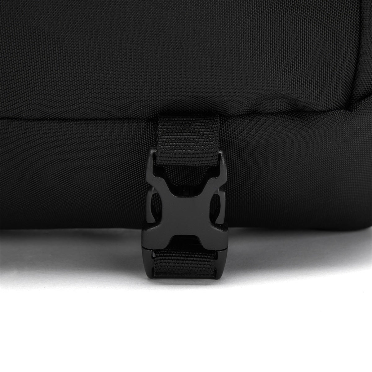 Pacsafe Exp 12 Sling Black