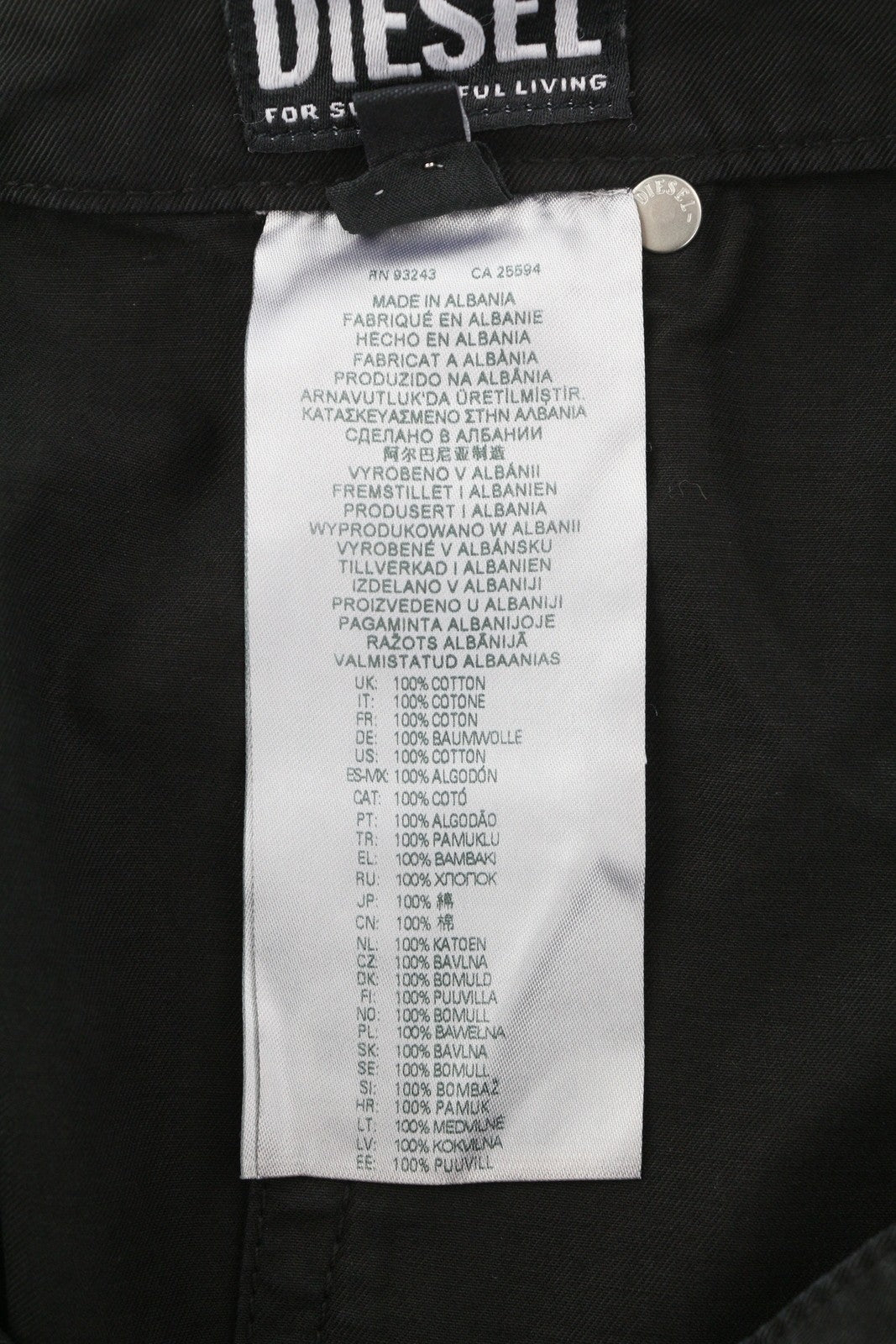 Spódnica damska Diesel w kolorze beżowym. Czarna bawełniana mini logo zapinana na guziki