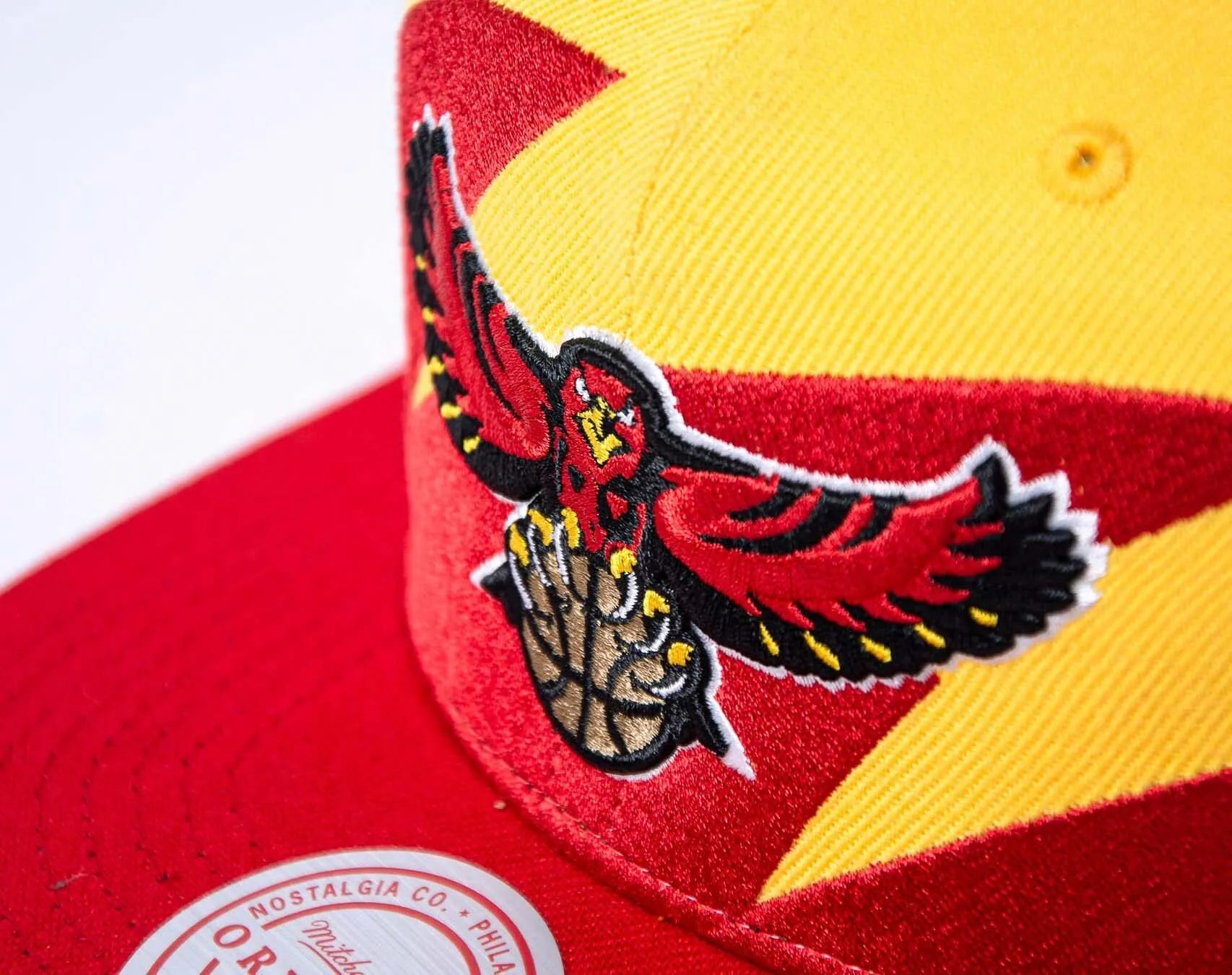 Mitchell & Ness NBA HWC Atlanta Hawks Boné Amarelo Vermelho Dourado