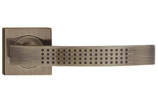 Astra quadratischer Türgriff, gebürstetes Nickel