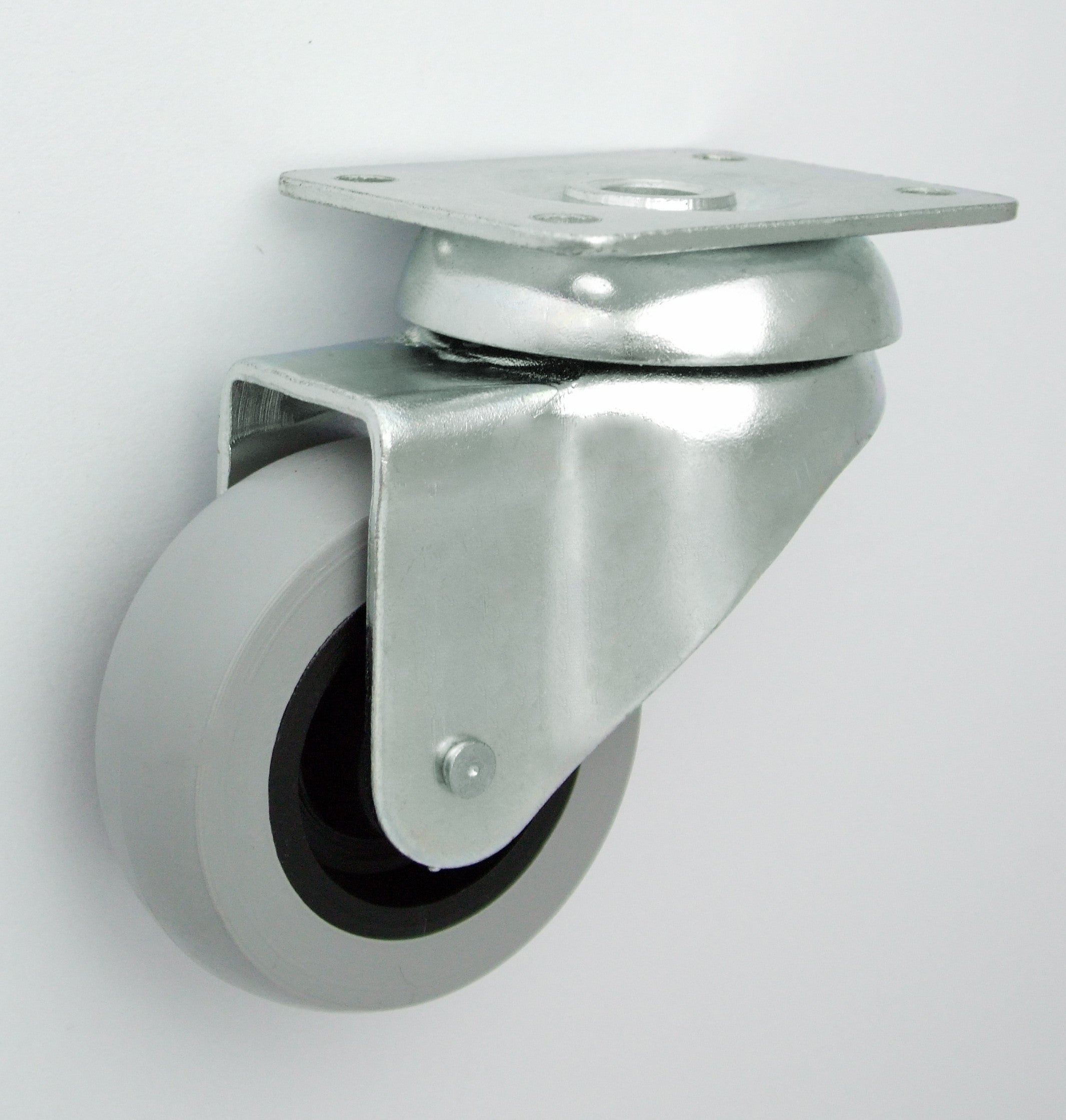 Roue de meuble plastique + caoutchouc 50mm boîtier pivotant M52t