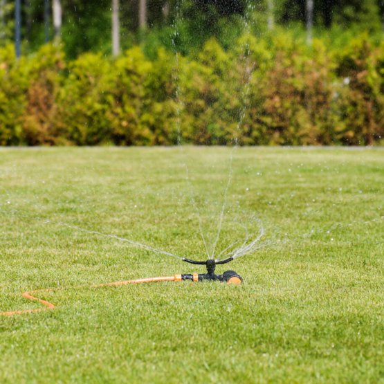 All-round Metal Sprinkler On Wheels
