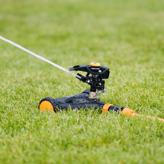 Pulse Sprinkler Metal On Wheels