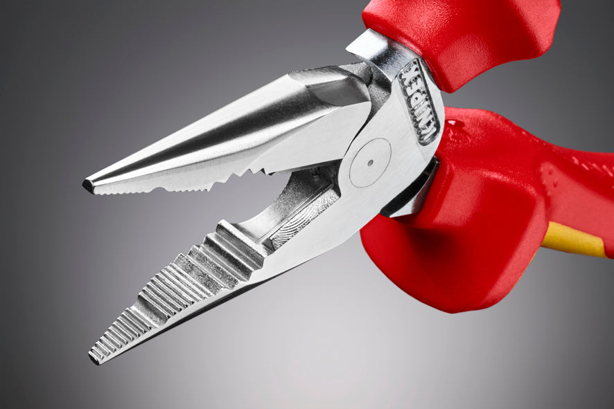 Pinza Universale Con Ganasce Affilate Pvc 145mm
