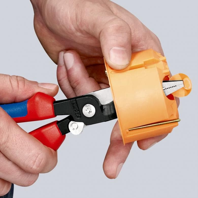 Kleště na elektroinstalaci 6v1