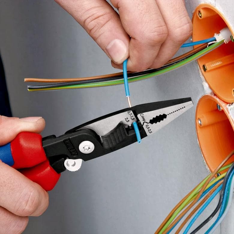 Kleště na elektroinstalaci 6v1