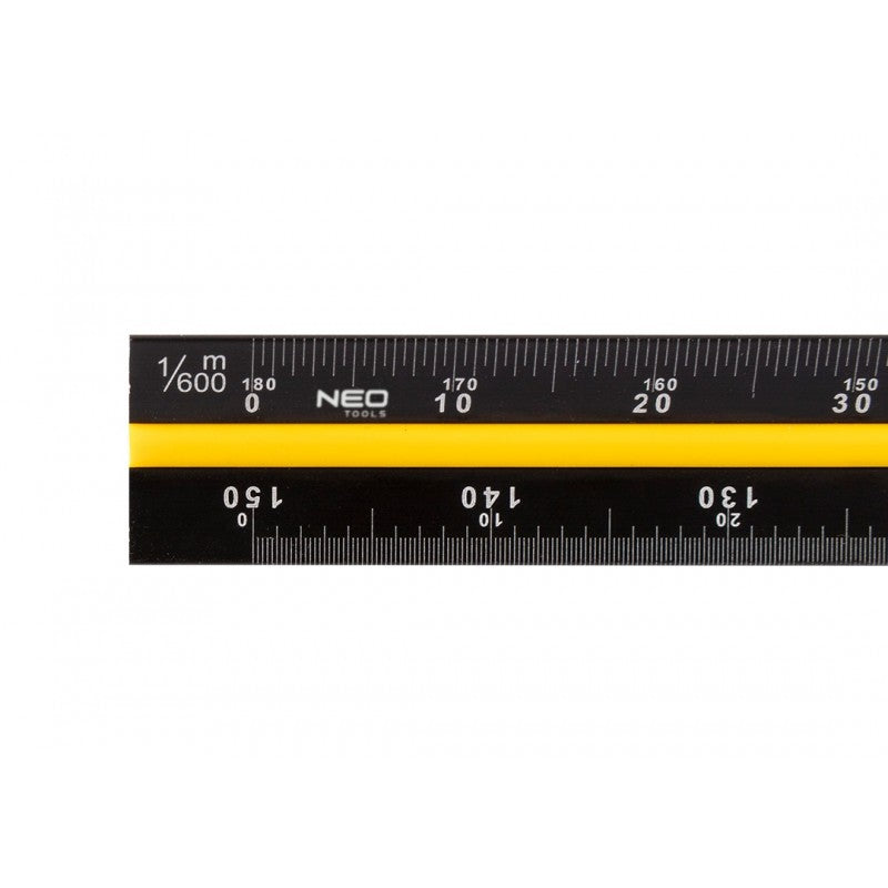 Trekantet lineal 30 cm.