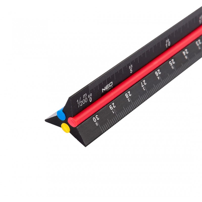 Trekantet lineal 30 cm.