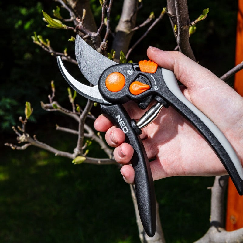 By-pass Pruning Shear 200 Mm Range Up To 18 Mm Adjustable Spacing