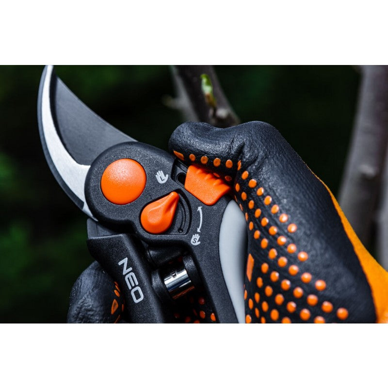 By-pass Pruning Shear 200 Mm Range Up To 18 Mm Adjustable Spacing