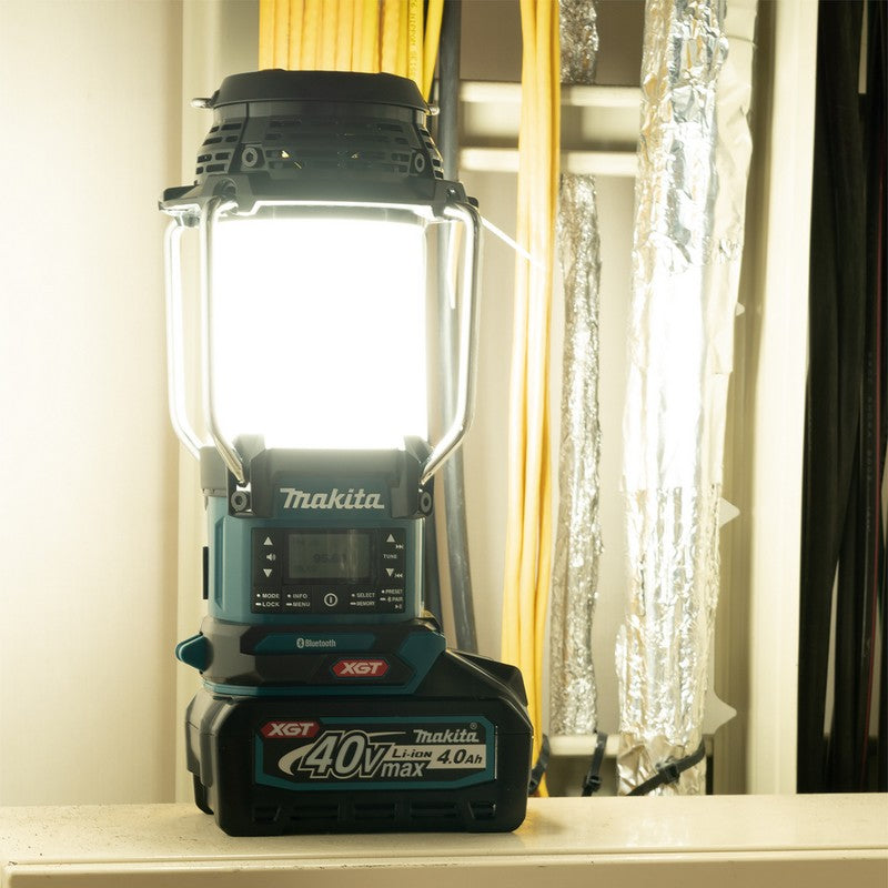Rádiový prijímač s lampou a baterkou 40vmax Xgt 0*ah