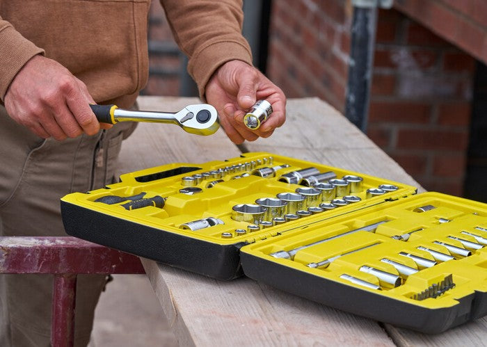 Set With 1/4 And 1/2 Ratchets + Accessories 81 Pcs