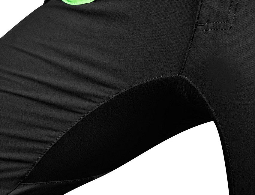 Préimh 4-bhealach Sín Black Shorts Méid L