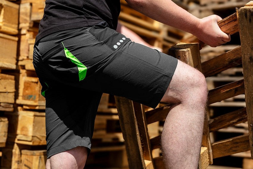 Préimh 4-bhealach Sín Black Shorts Méid L