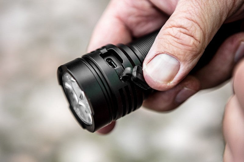 Torcia ricaricabile USB Osram P9 Led 3300lm