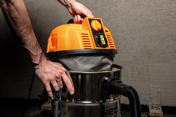 Vysávač 1600w 35l.