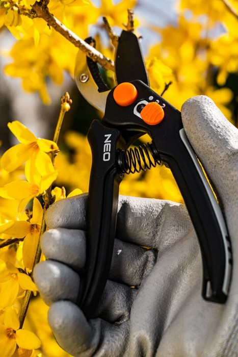 Amboss-Gartenschere, 185 mm Reichweite, bis zu 15 mm verstellbarer Abstand