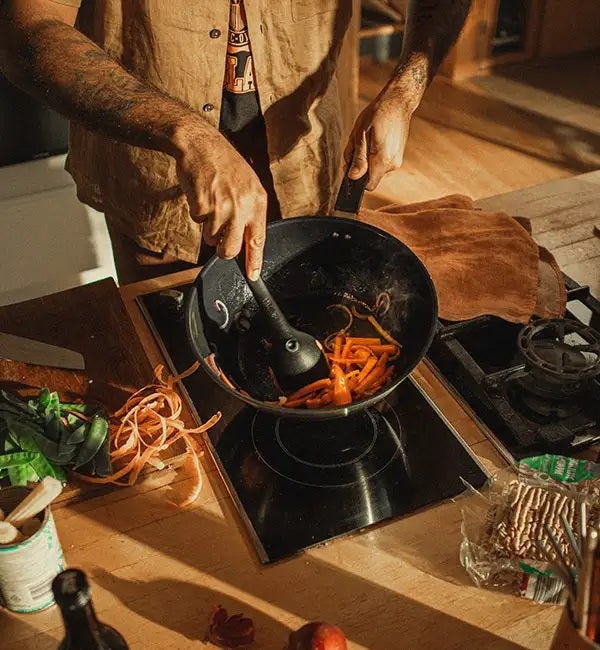 Fiskars Funkční pánev Wok 28 cm